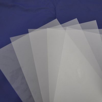 โปลิคาร์บอเนต Pc Core Sheet ที่มิตรต่อสิ่งแวดล้อม สําหรับการผลิตแผ่นการ์ดที่ไม่มีการติดต่อ
