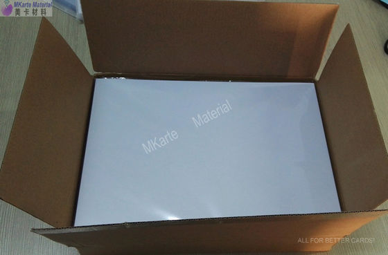 1.45±0.05g/Cm3 ความหนาแน่น HP Indigo การพิมพ์ดิจิตอลด้านเดียว PVC Sheet สําหรับการแก้ไขการ์ดพลาสติก