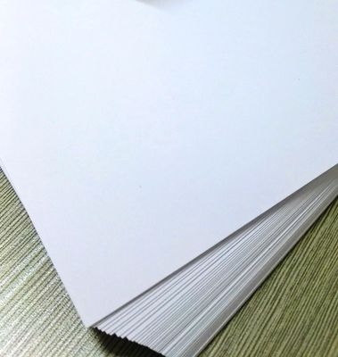 ช่วงความหนา 0.12-0.76 มิลลิเมตร PVC Core Sheet Offset Printing การพิมพ์ผ้าไหม-จอพิมพ์สําหรับอุตสาหกรรมบัตรพลาสติก
