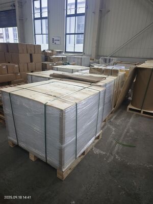 0.12-0.76 มม ความหนา แมททั้ง 2 ด้าน พีวีซี ใบแกนที่มี 77 + 2 °C จุด Vicat สําหรับ Offset และการพิมพ์ผ้าไหม