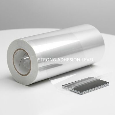 ฟิล์มเคลือบพีวีซีเคลือบโปร่งใสมีความหนา 0.04-1.0 มม. และระดับการยึดเกาะที่แข็งแกร่งสำหรับการเคลือบบัตรพลาสติก