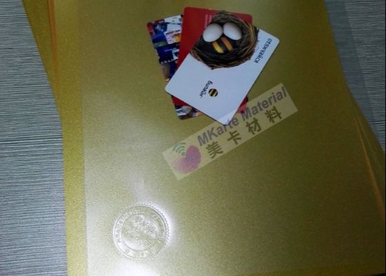 แผ่นพีวีซีบางแบบพิมพ์ได้สีทองสำหรับการผลิตแผ่นบัตรพลาสติก