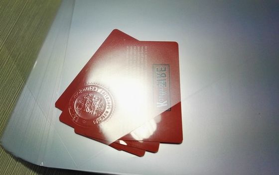 ฟิล์มเคลือบ PVC คุณภาพสูงที่ออกแบบมาสำหรับการเคลือบบัตรของธนาคารการเงิน