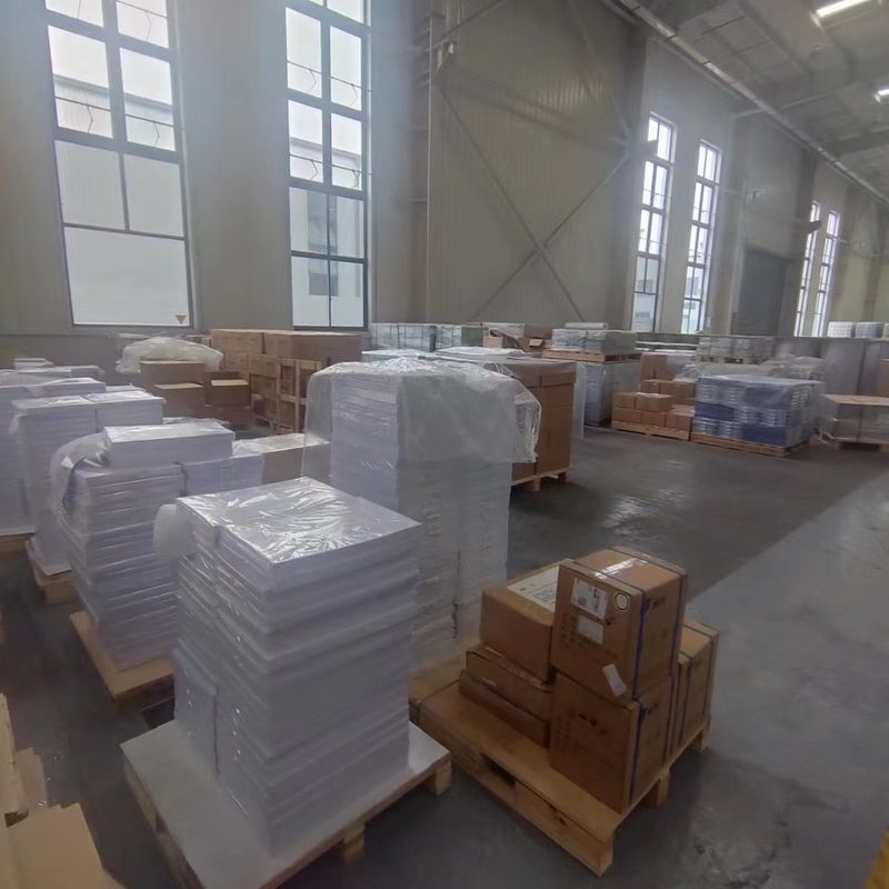 ช่วงความหนา 0.12-0.76 มิลลิเมตร PVC Core Sheet Offset Printing บนพลาสติกสําหรับการผลิตเครื่องพิมพ์ออฟเซ็ตทั้งชุด